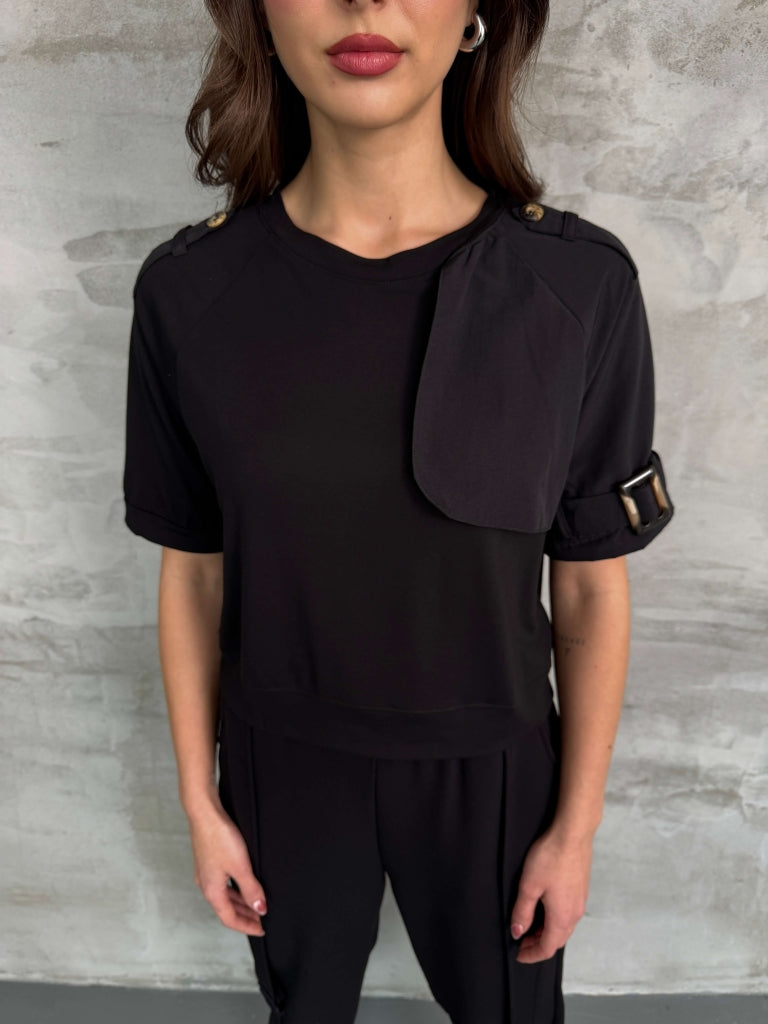 Siyah Kolu Apolet Detaylı Tshirt
