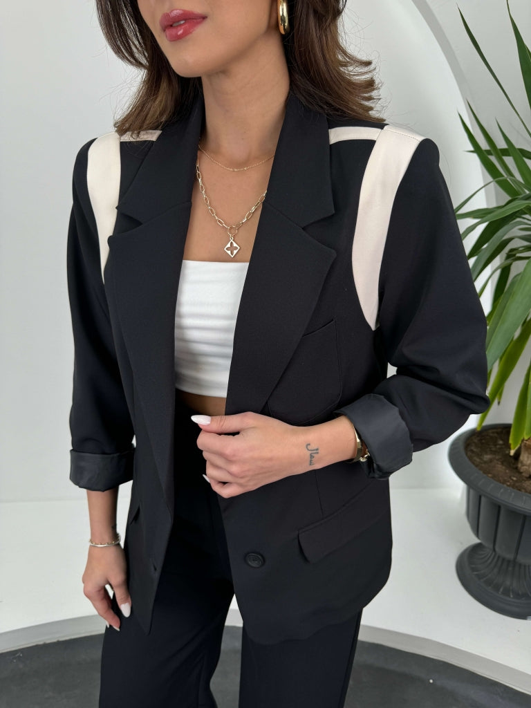 Omuzları Şerit Detaylı Blazer Ceket