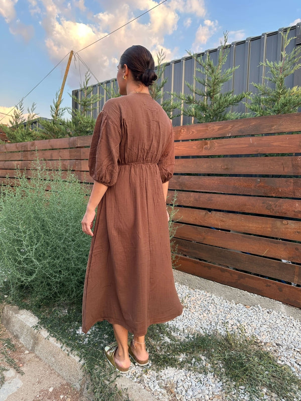 Kahverengi Nakışlı Müslin Elbise
