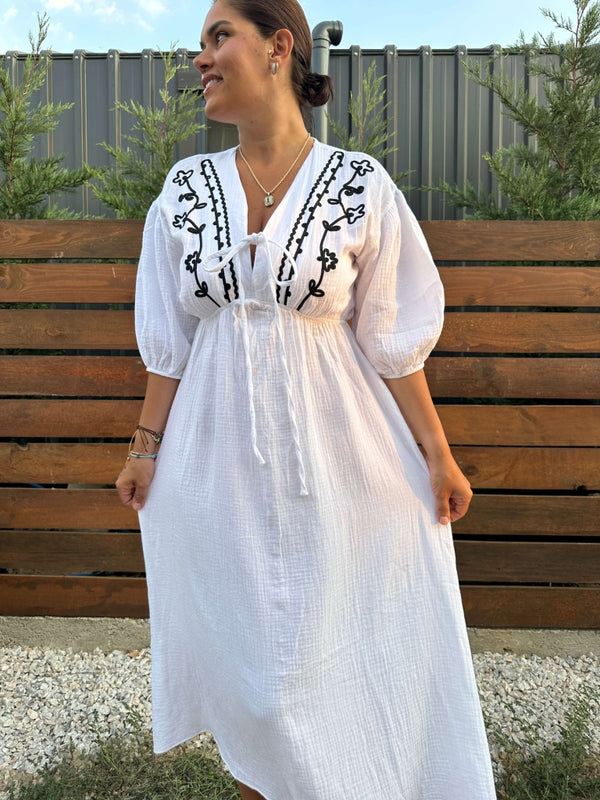Beyaz Nakışlı Müslin Elbise