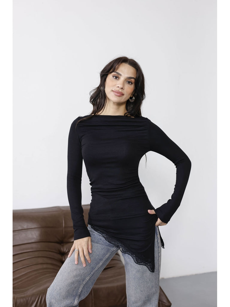 Siyah Eteği Dantel Detaylı Asimetrik Bluz 7505-Siyah