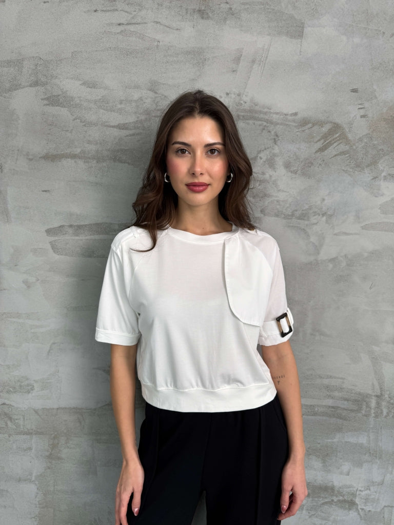 Beyaz Kolu Apolet Detaylı Tshirt