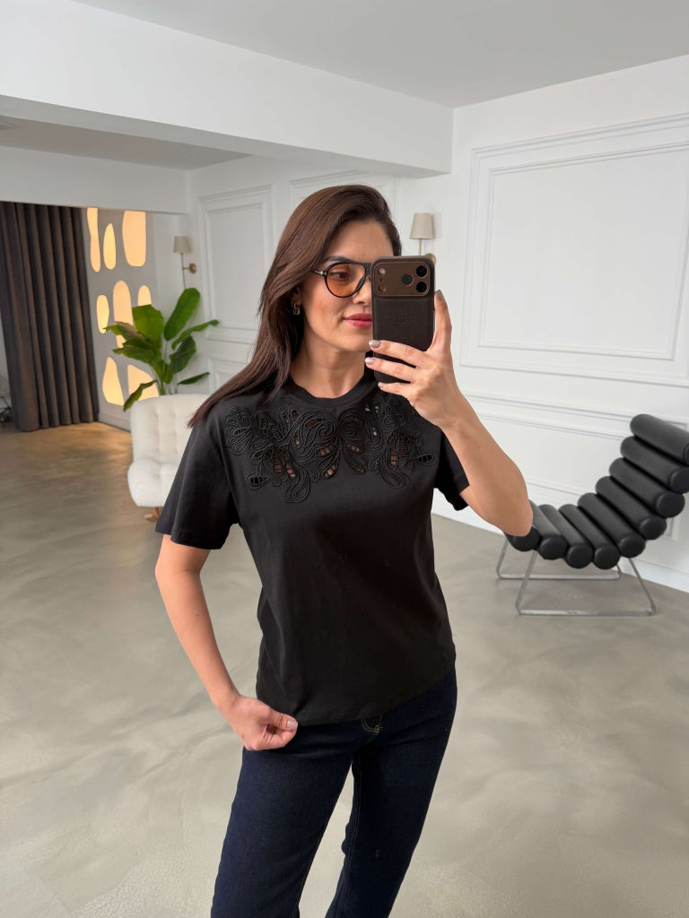 Siyah Önü Brode Detaylı Tshirt 6705-Siyah
