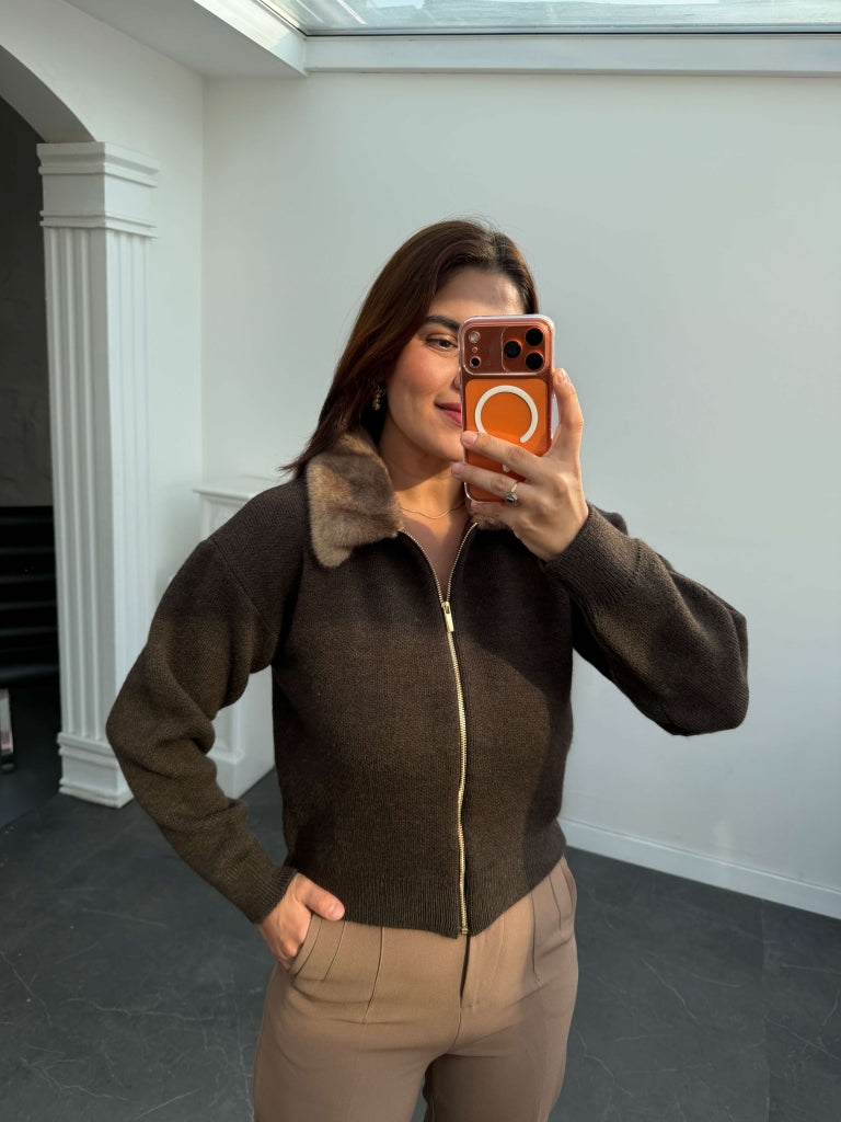 Kahverengi Peluş Yaka Fermuarlı Triko Hırka EY2557-Kahverengi