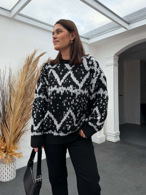 Siyah Jakarlı Yumuşak Oversize Triko Kazak 2559-SİYAH