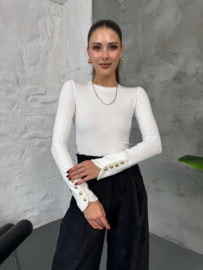 Beyaz Kolları Gold Düğmeli Body