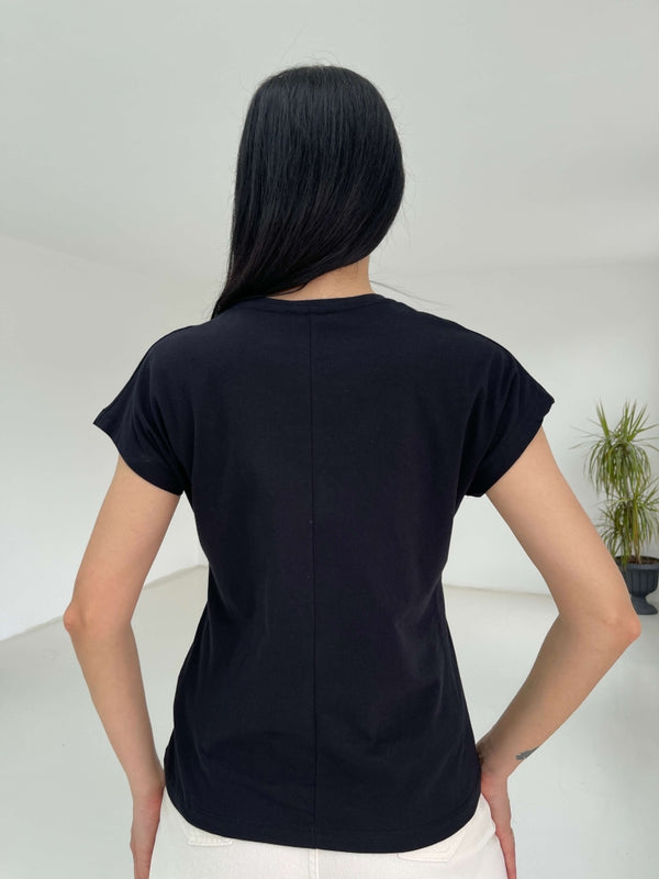 Siyah Arkası Dikiş Detaylı Tshirt