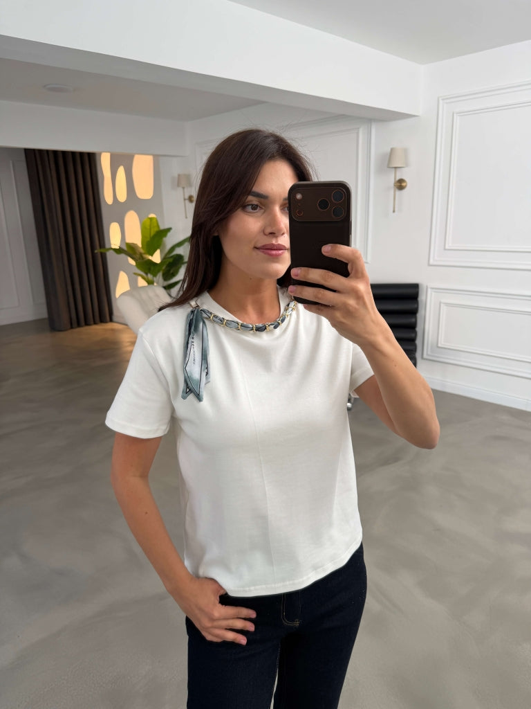 Ekru Zincirli Fular Detaylı Tshirt 6603-Ekru