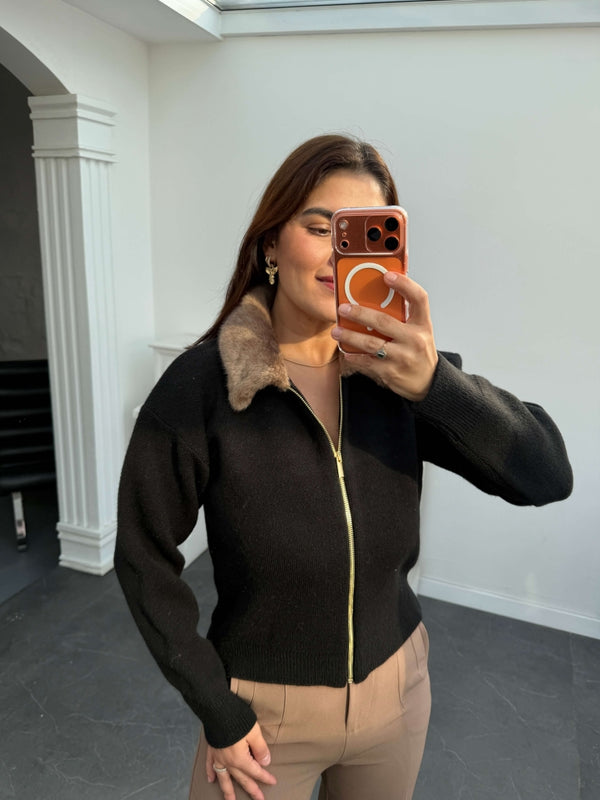 Siyah Peluş Yaka Fermuarlı Triko Hırka EY2557-Siyah