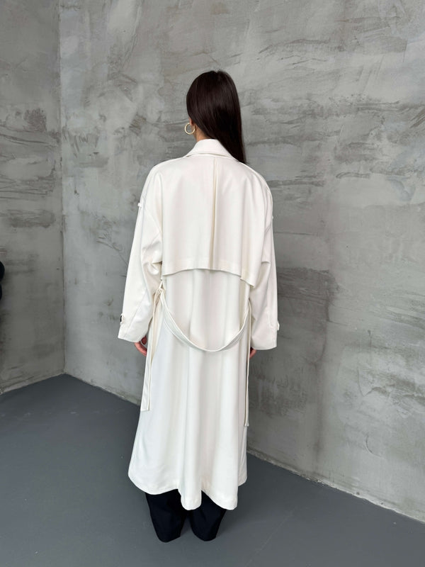 Beyaz Kruvaze Detaylı Oversize Trençkot