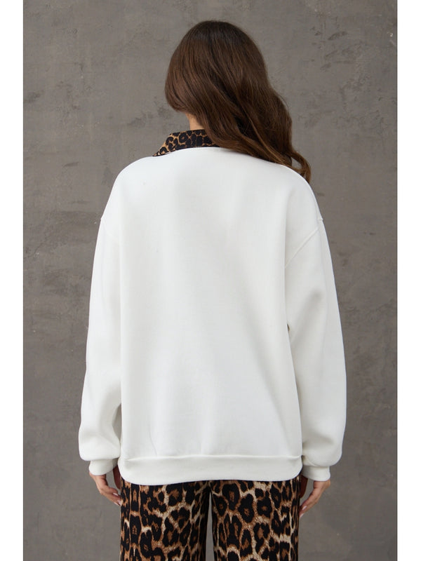 Beyaz Leopar Nakışlı Polo Yaka Sweat