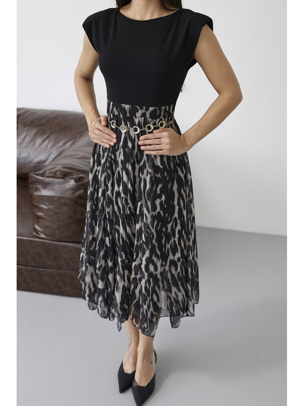 Siyah Vatkalı Zincir Kemerli Elbise 3867-Siyah