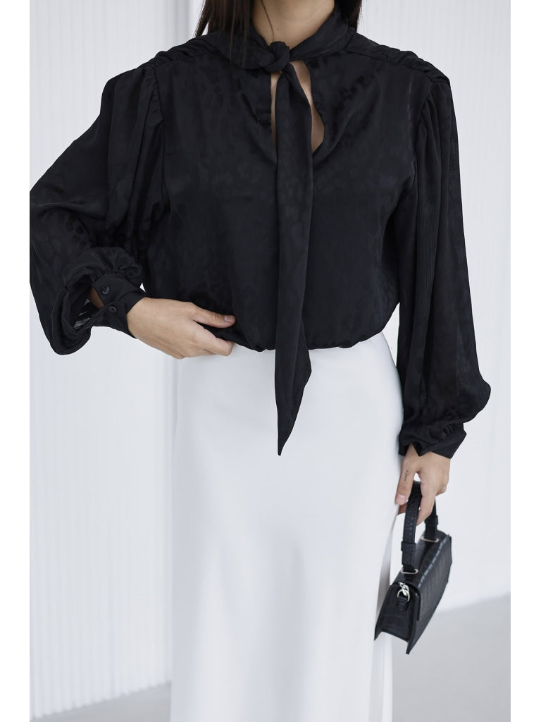 Siyah Yakası Fularlı Salaş Bluz 5021-SİYAH