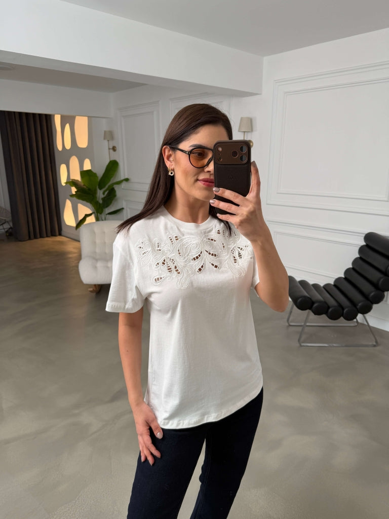 Beyaz Önü Brode Detaylı Tshirt 6705-Beyaz