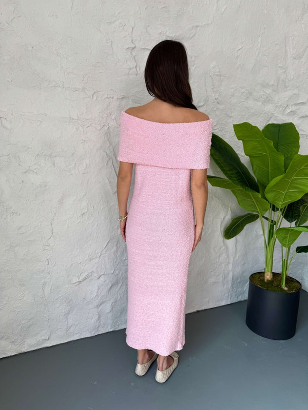 Pembe Sıfır Kol Madonna Yaka Elbise