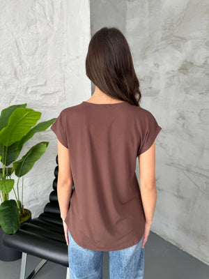 Kahve V Yaka Ön Şeritli Tshirt