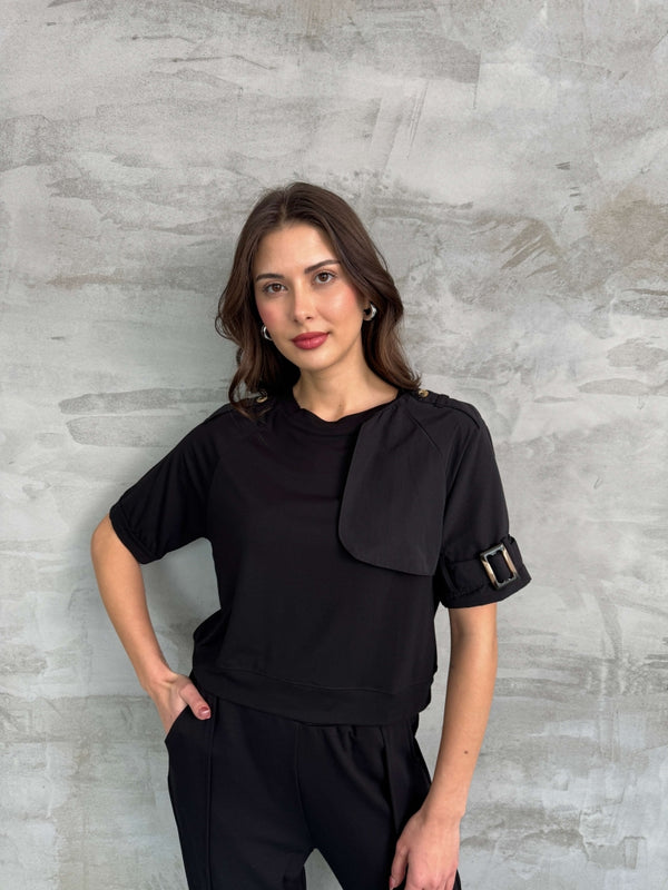 Siyah Kolu Apolet Detaylı Tshirt