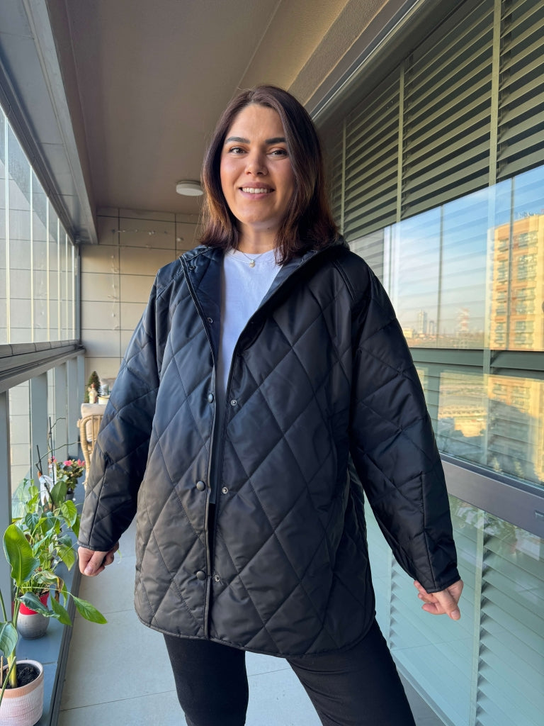 Siyah Kapşonlu Kapitone Oversize Mont