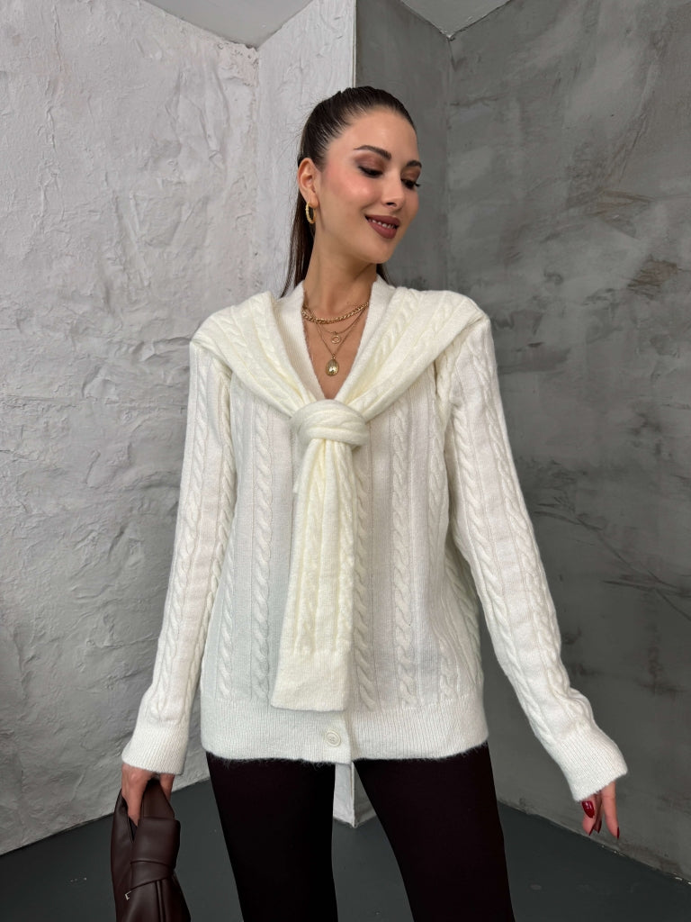 Beyaz Massi Model Şal Detaylı Örgü Hırka