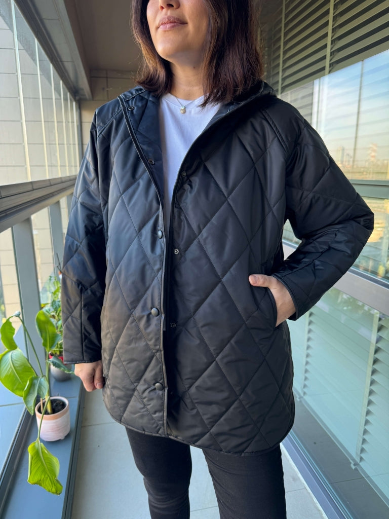 Siyah Kapşonlu Kapitone Oversize Mont