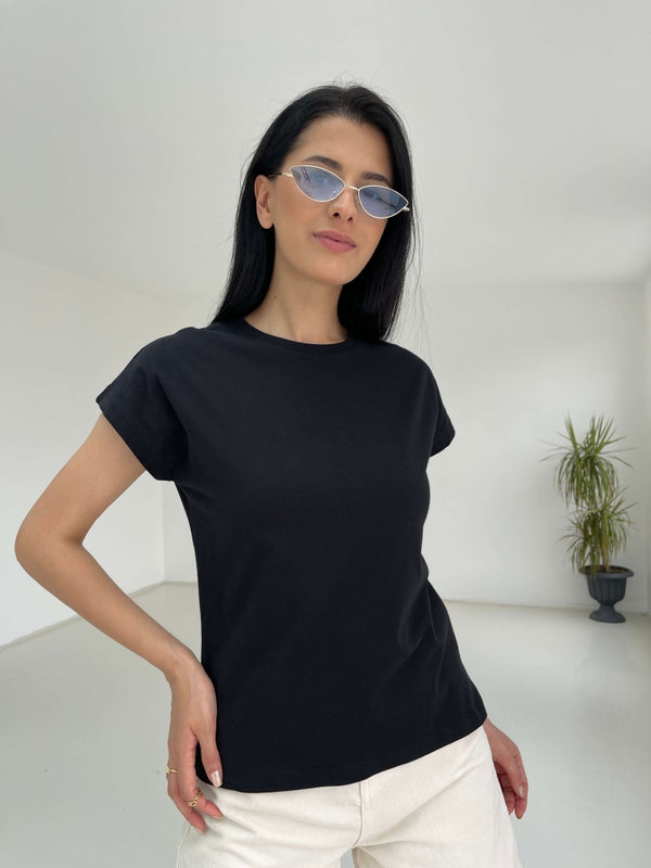 Siyah Arkası Dikiş Detaylı Tshirt