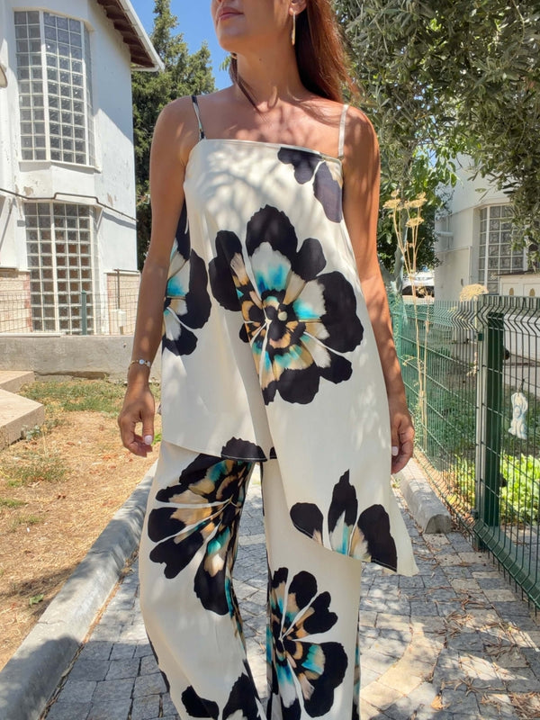 Krem Çiçek Desenli Asimetrik Bluzlu Takım 0016-Krem