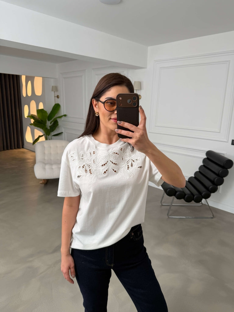 Beyaz Önü Brode Detaylı Tshirt 6705-Beyaz