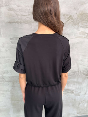 Siyah Kolu Apolet Detaylı Tshirt