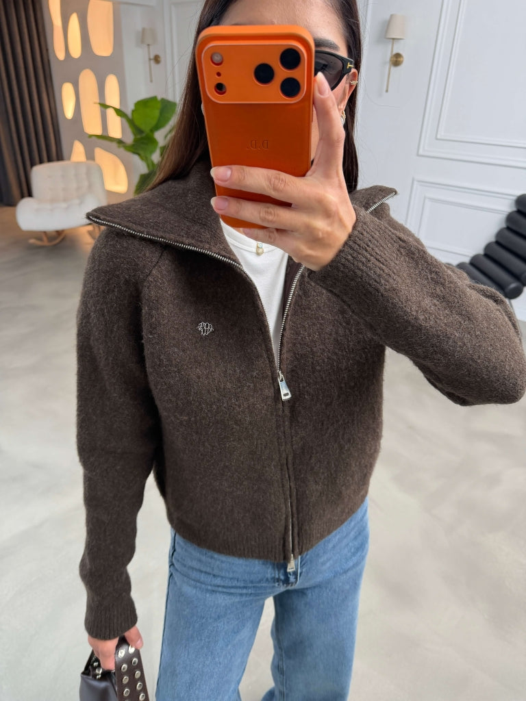 Kahverengi Mini Broşlu Fermuarlı Hırka 2622-Kahverengi
