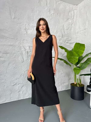 Siyah  Arkası Yırtmaçlı Premium  Tencel Elbise