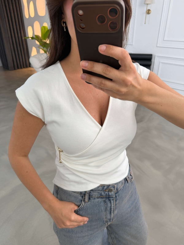 Beyaz Kruvaze Yaka Toka Detaylı Bluz 6904-Beyaz