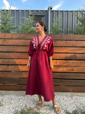 Bordo Nakışlı Müslin Elbise