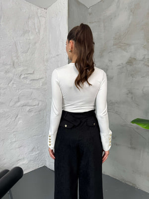 Beyaz Kolları Gold Düğmeli Body