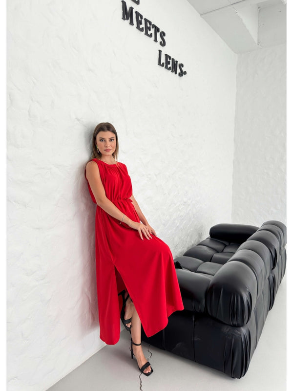 Kırmızı Yakası Büzgülü Elbise