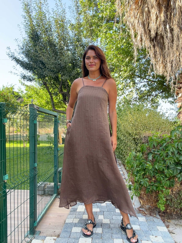 Kahve Serpme Taş Baskılı Askılı Elbise EY3440-Kahve