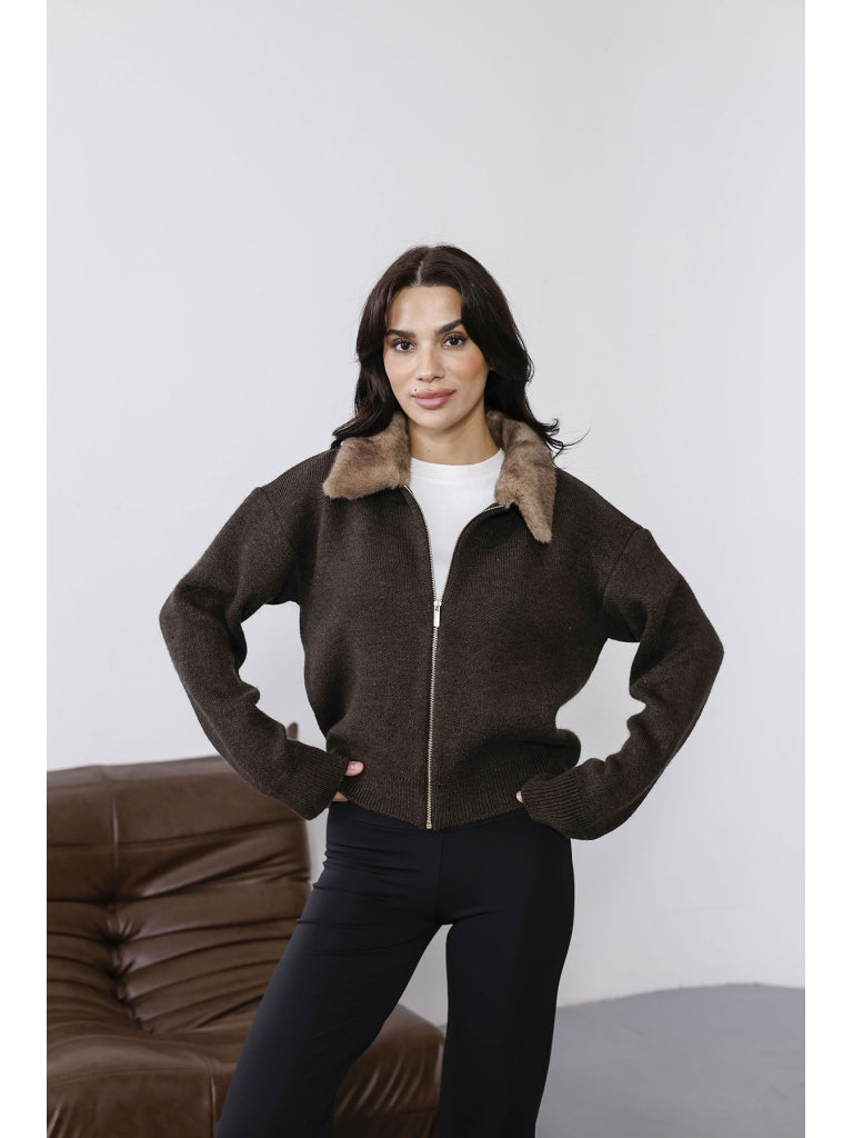 Kahverengi Peluş Yaka Fermuarlı Triko Hırka EY2557-Kahverengi