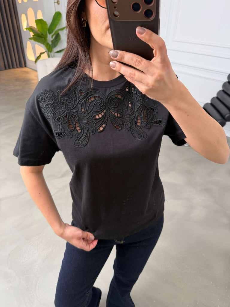 Siyah Önü Brode Detaylı Tshirt 6705-Siyah