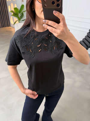 Siyah Önü Brode Detaylı Tshirt 6705-Siyah