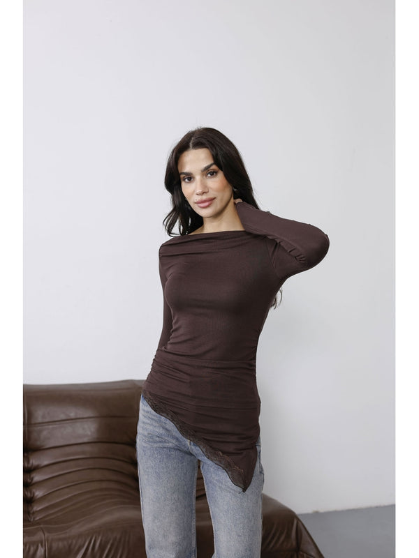 Kahverengi Eteği Dantel Detaylı Asimetrik Bluz 7505-Kahverengi