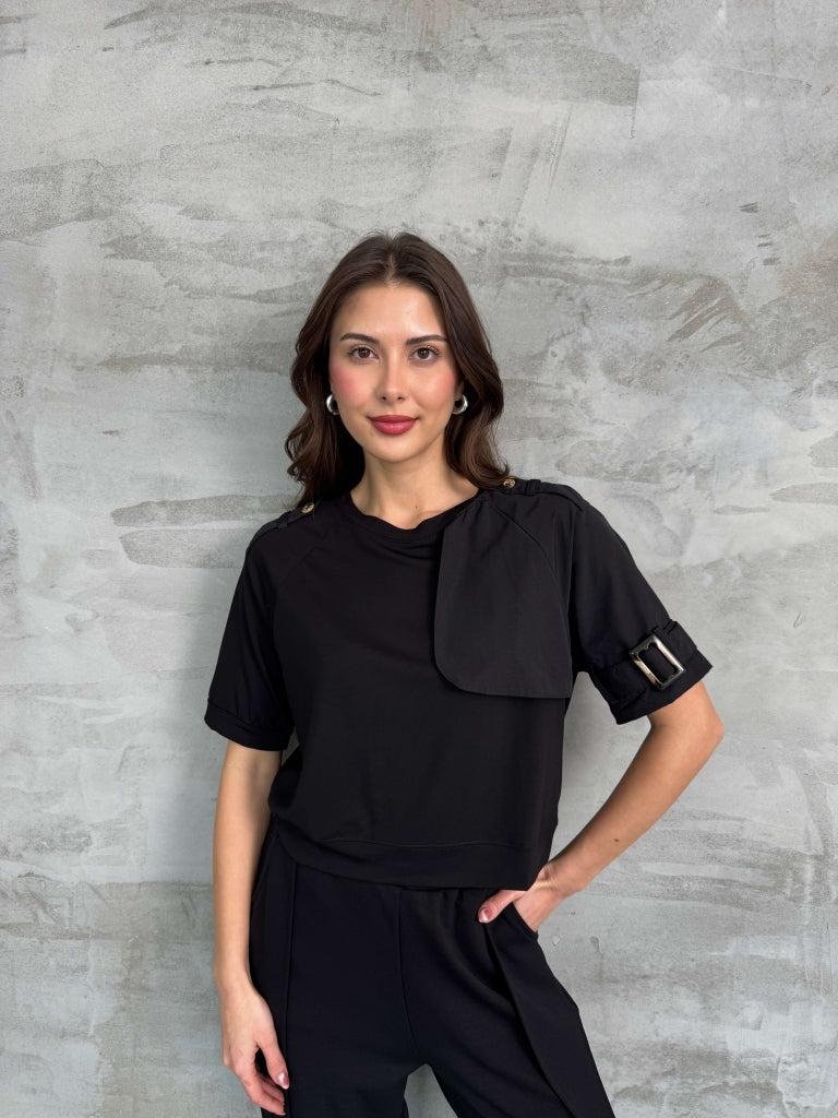 Siyah Kolu Apolet Detaylı Tshirt