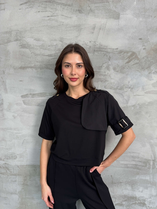 Siyah Kolu Apolet Detaylı Tshirt