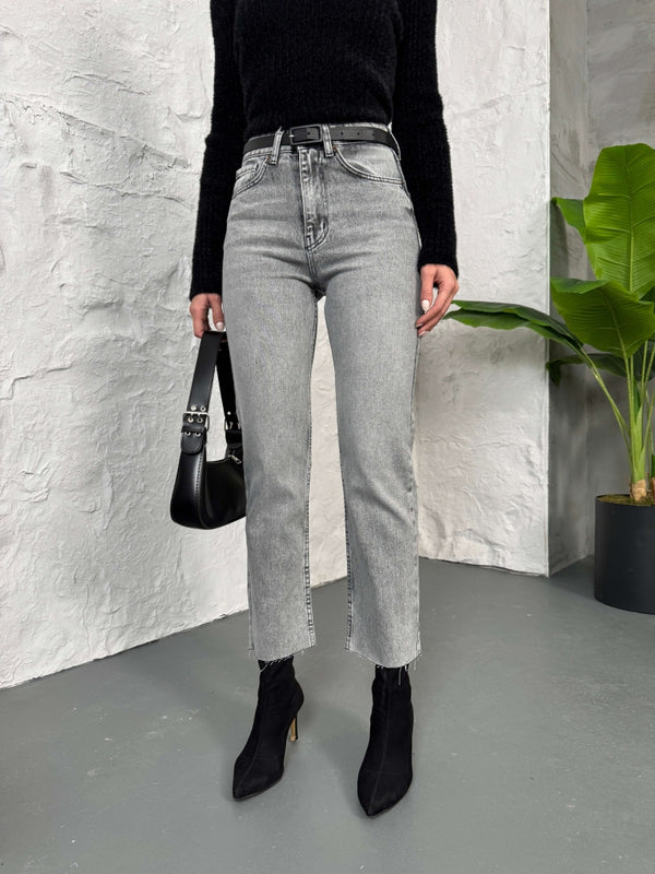 Gri Yıkamalı Boy Fit Kesik Paça Orj Jean 2402-Gri
