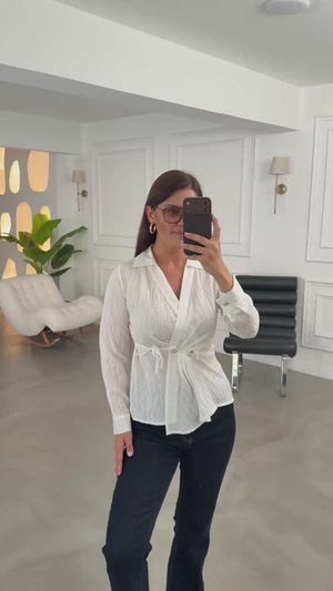 Beyaz Düğme Detaylı Bel Bağlamalı Gömlek EY2314-Beyaz